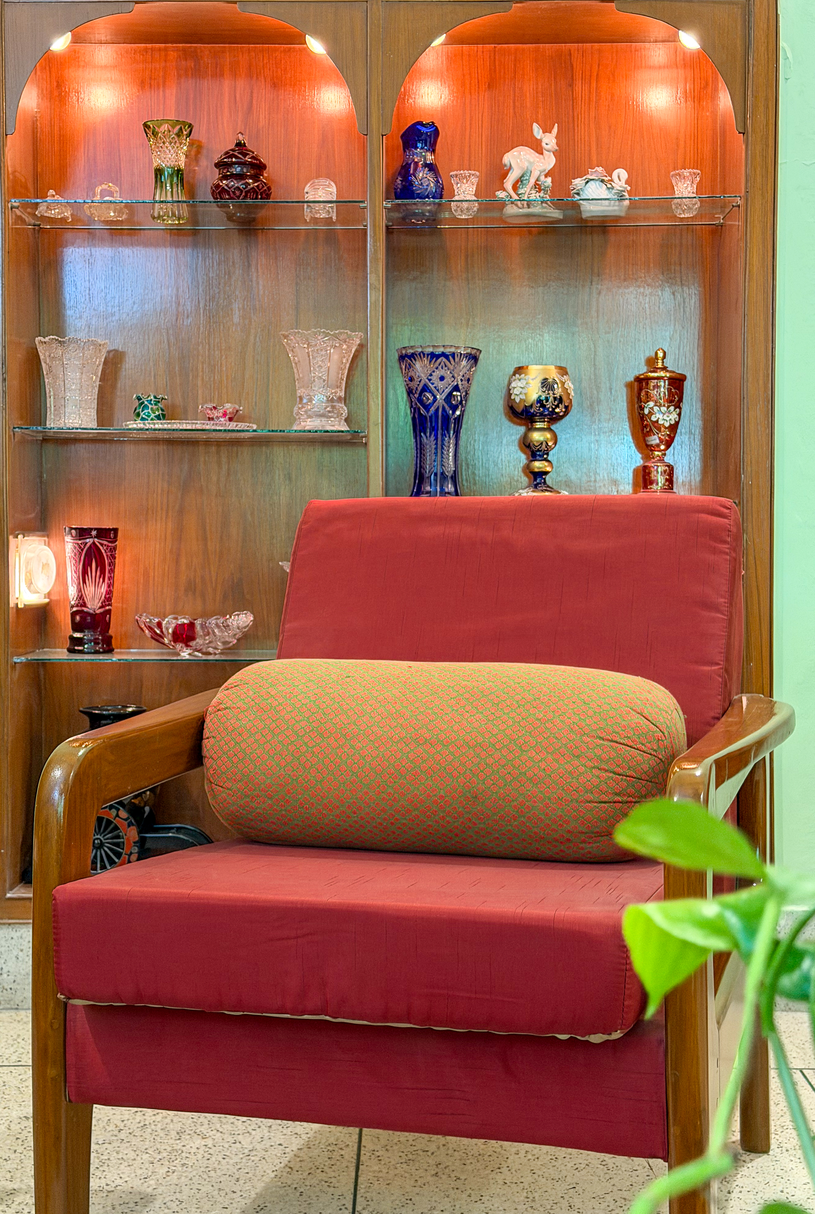 Calm therapy conversation corner with two armchairs and soft lamp light